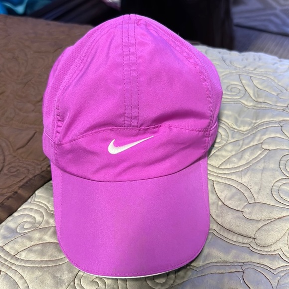 Nike Accessories Womens Nike Featherlight Drifit Hat Poshmark